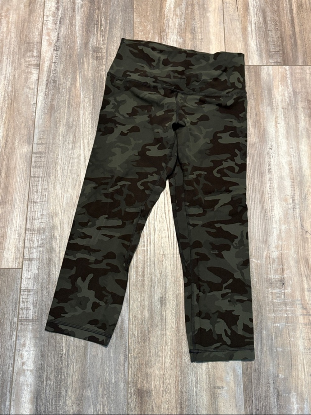 Lululemon Camo Capri Leggings size 8